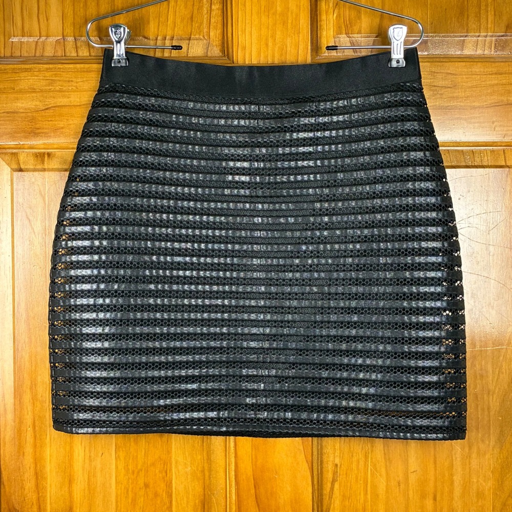 Express Womens Black Textured Mesh Striped Mini Skirt Size 10 NWT Club Party